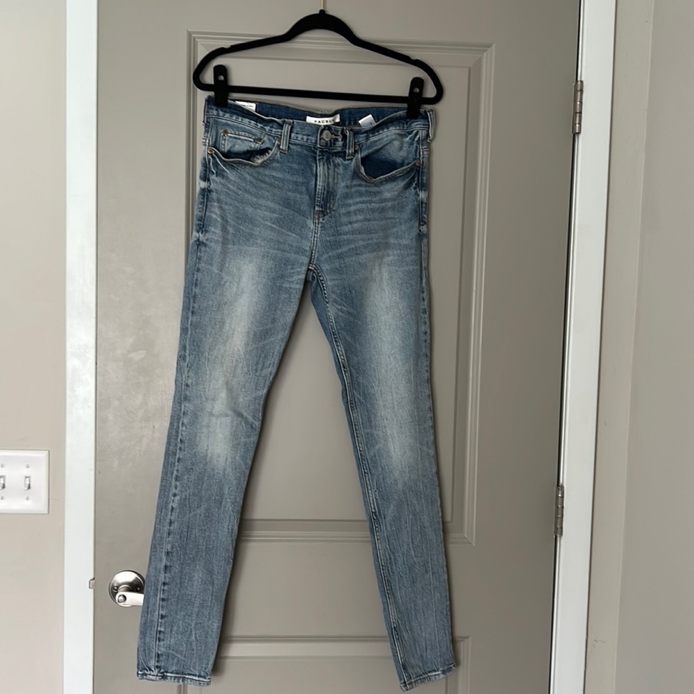 Men's light wash jeans